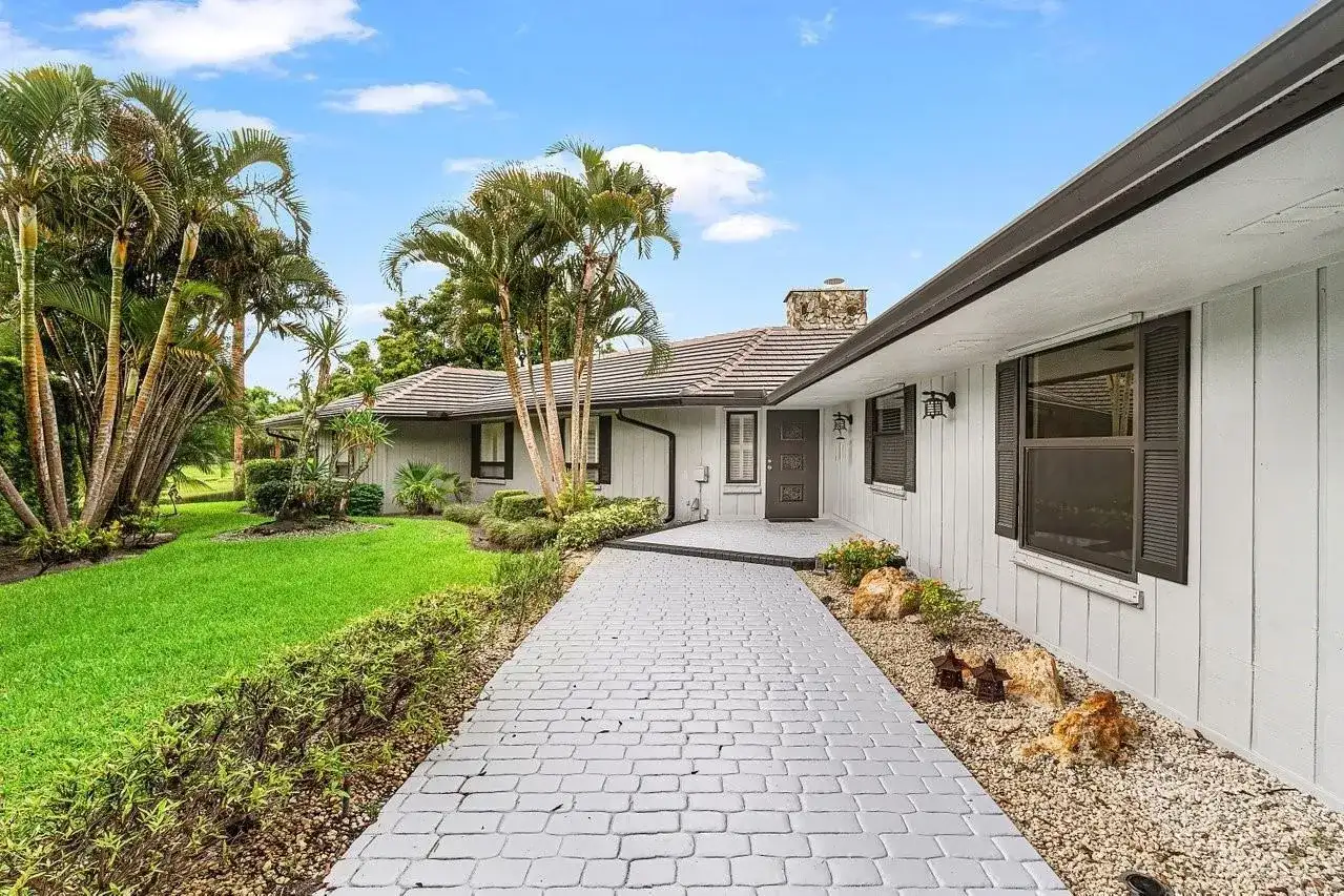 10158 SE ACORN Way, Jupiter FL 33469 photo 2