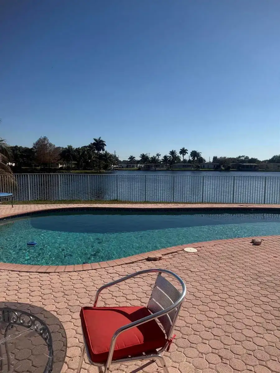 2181 NW 94TH Avenue, Pembroke Pines FL 33024 photo 2