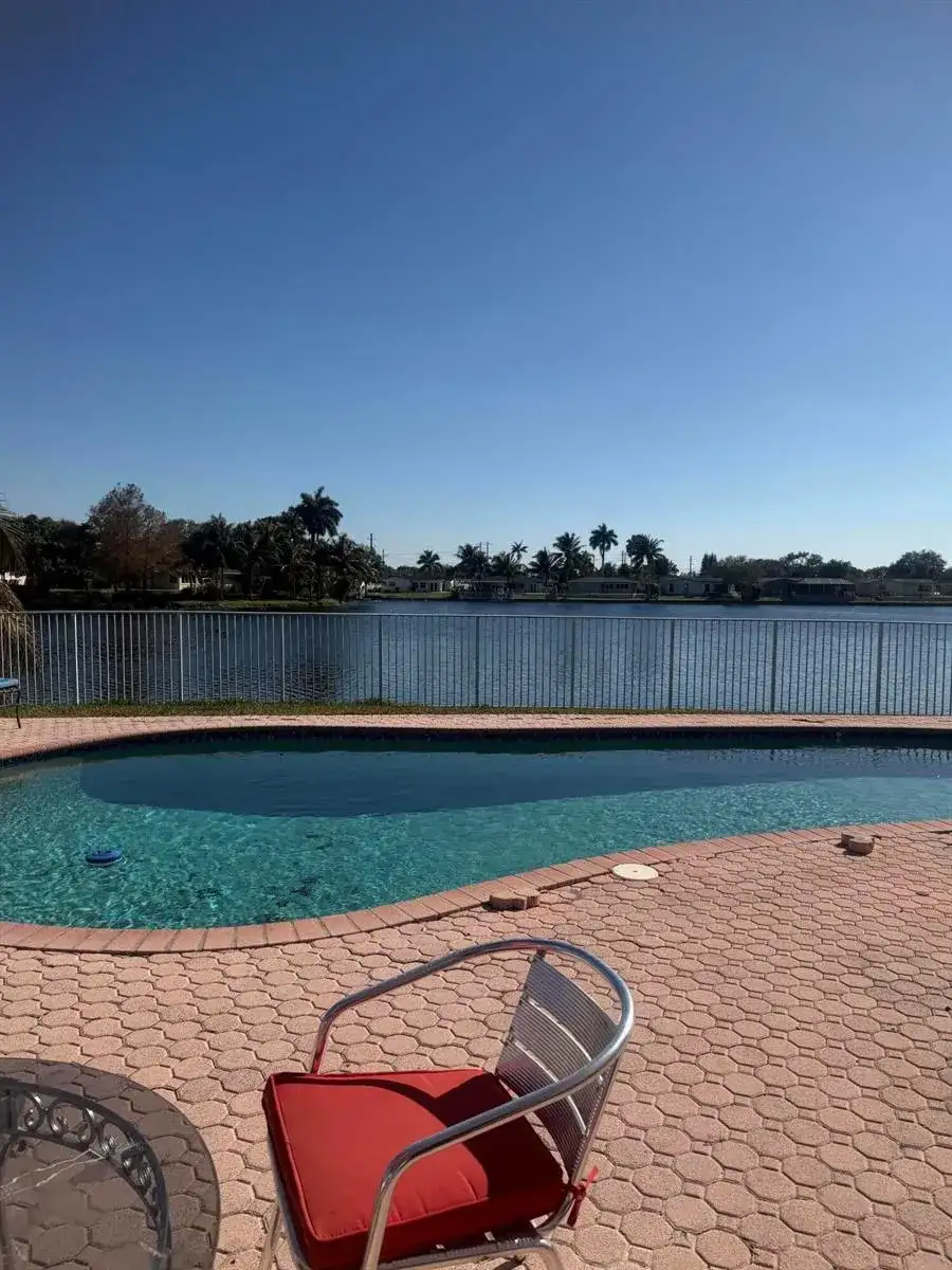 2181 NW 94TH Avenue, Pembroke Pines FL 33024 photo 4
