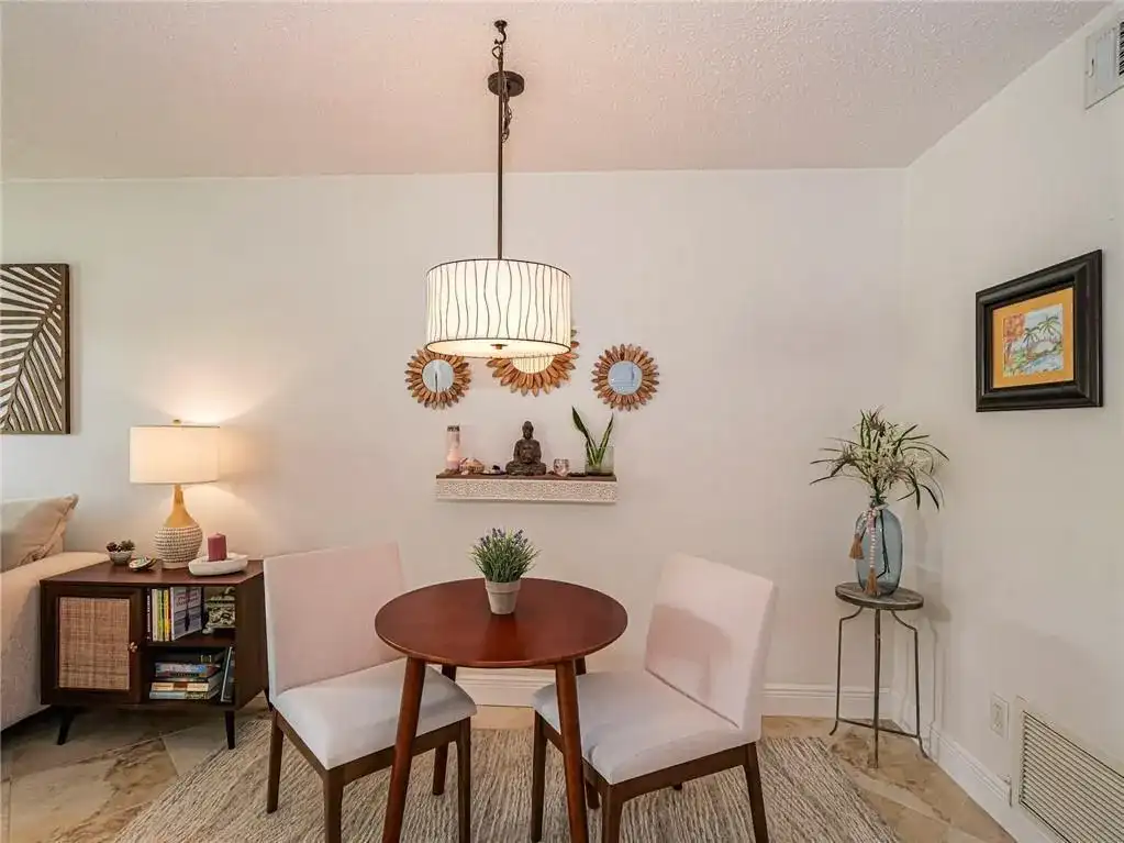 75 Royal Oak Court # 204, Vero Beach FL 32962
