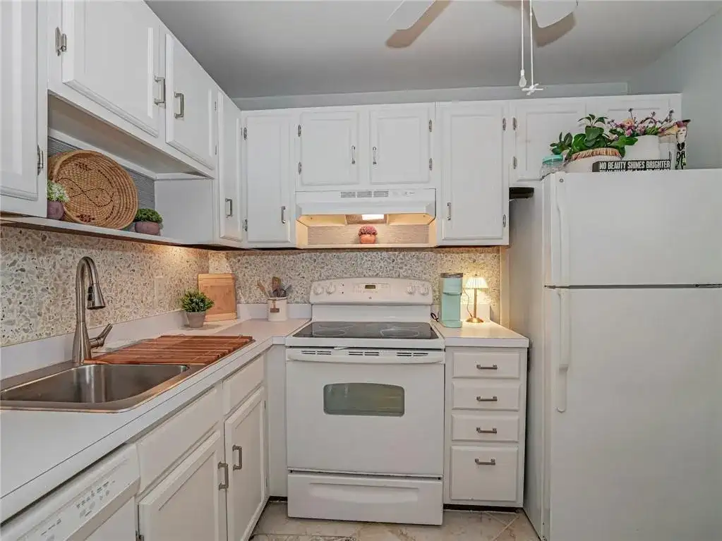 75 Royal Oak Court # 204, Vero Beach FL 32962 photo 4
