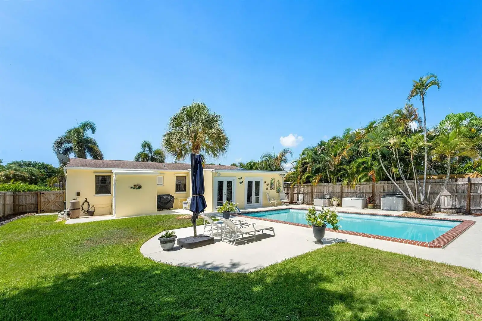 141 Date Palm Drive, Lake Park FL 33403 photo 5