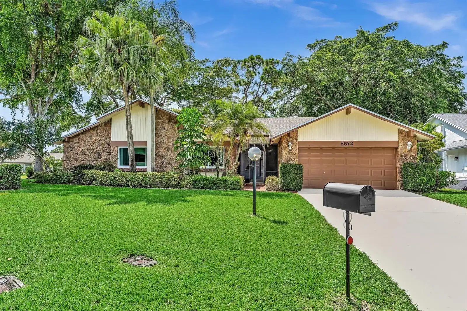 5572 Sugar Mill Court, Delray Beach FL 33484