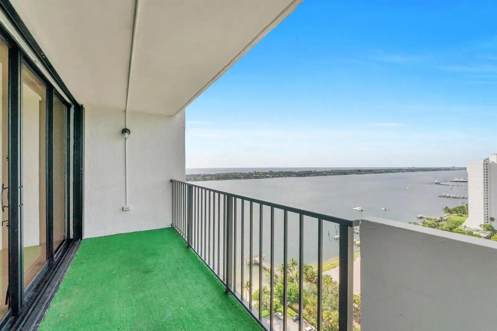 5600 N Flagler Drive # 2504, West Palm Beach FL 33407 photo 2