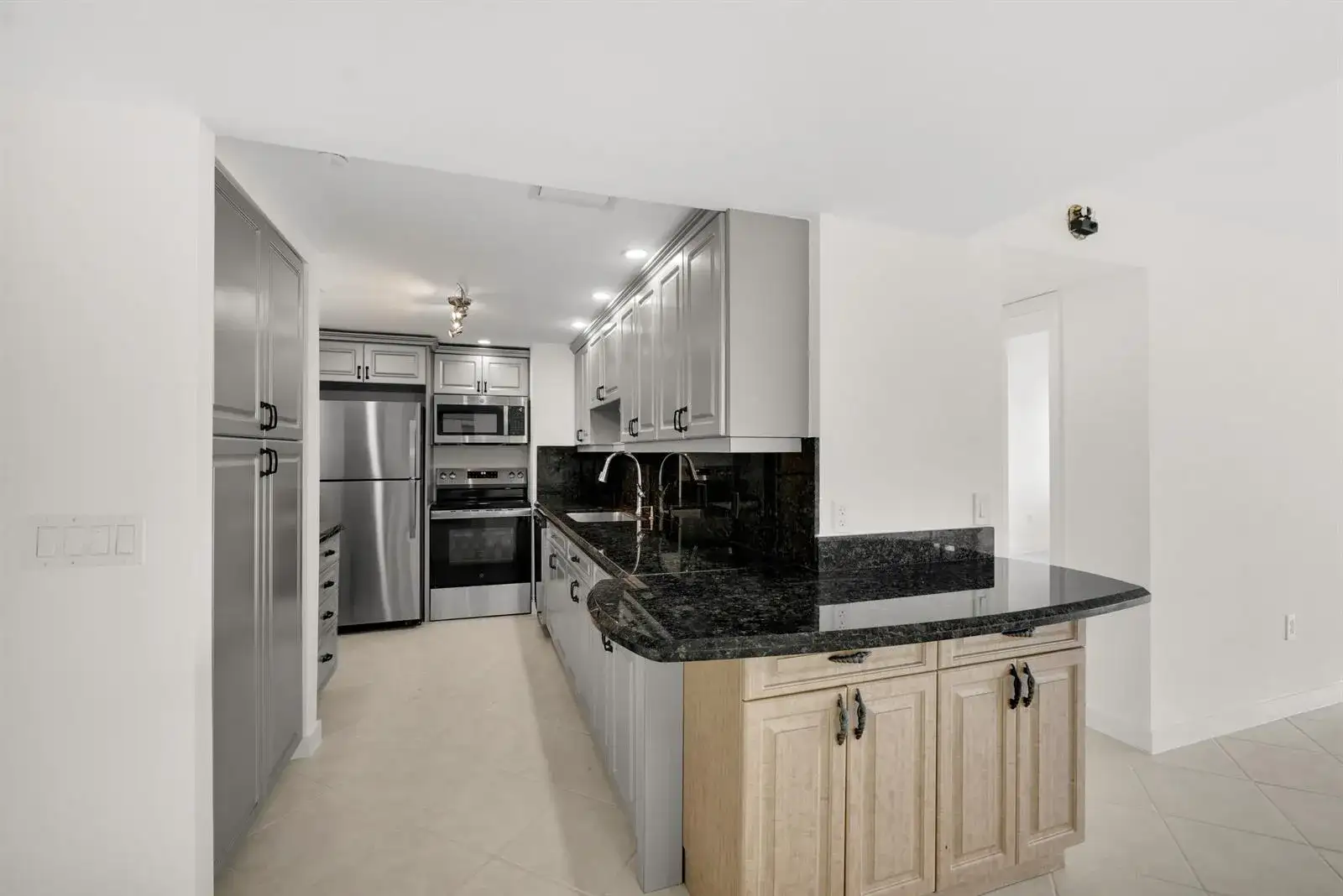 5600 N Flagler Drive # 2504, West Palm Beach FL 33407 photo 5