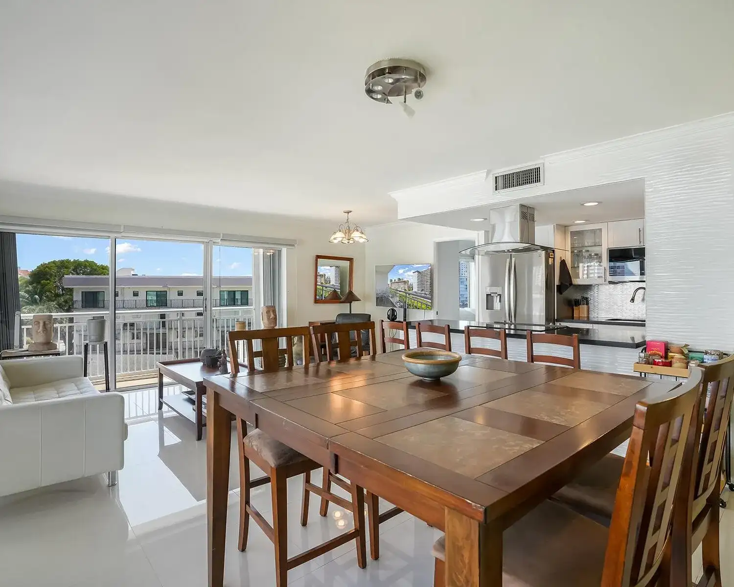 126 Golden Isles Drive # 52A, Hallandale Beach FL 33009 photo 4
