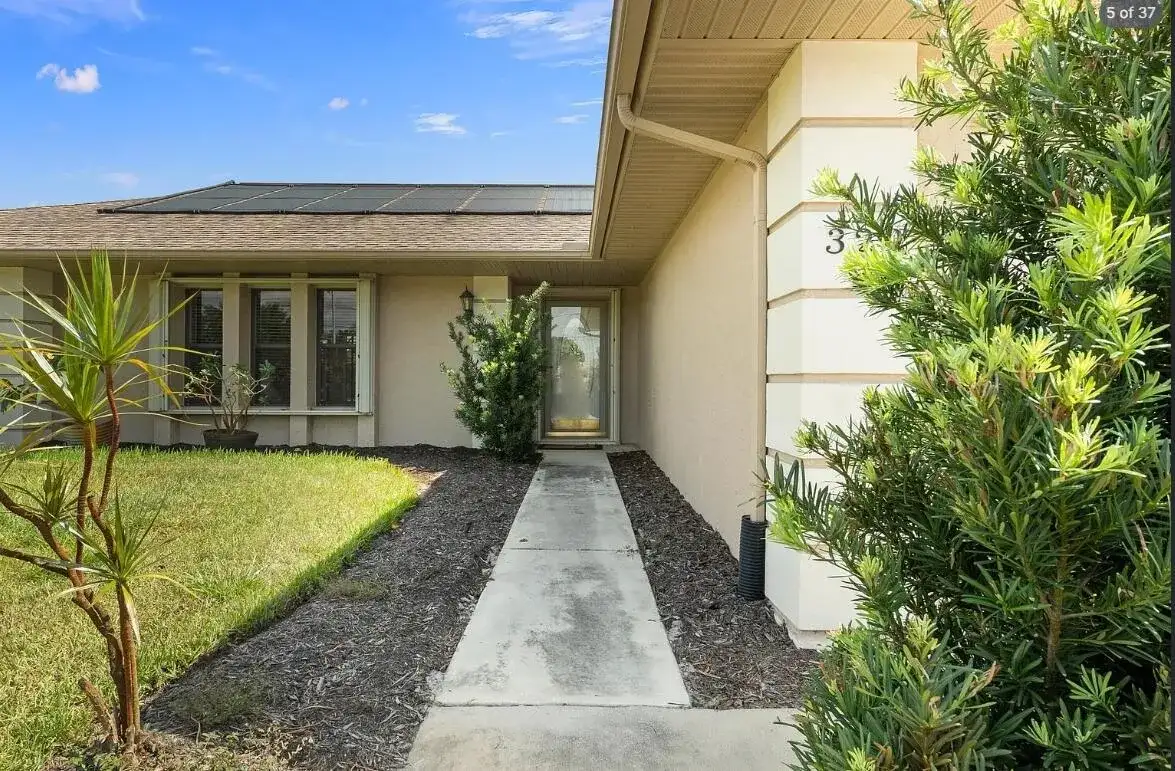 329 SE OAKRIDGE Drive, Port St. Lucie FL 34984 photo 2