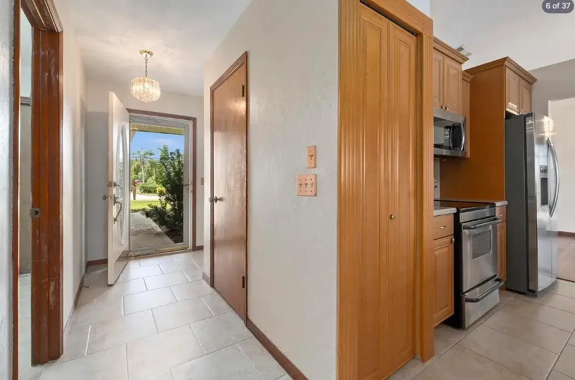 329 SE OAKRIDGE Drive, Port St. Lucie FL 34984 photo 3