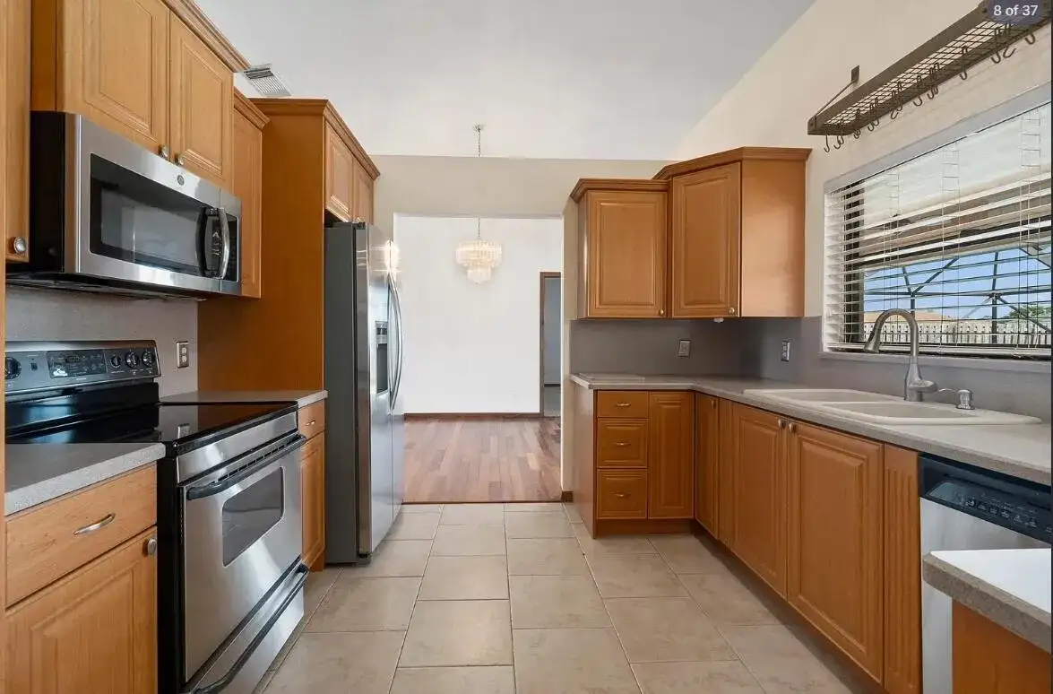 329 SE OAKRIDGE Drive, Port St. Lucie FL 34984 photo 5