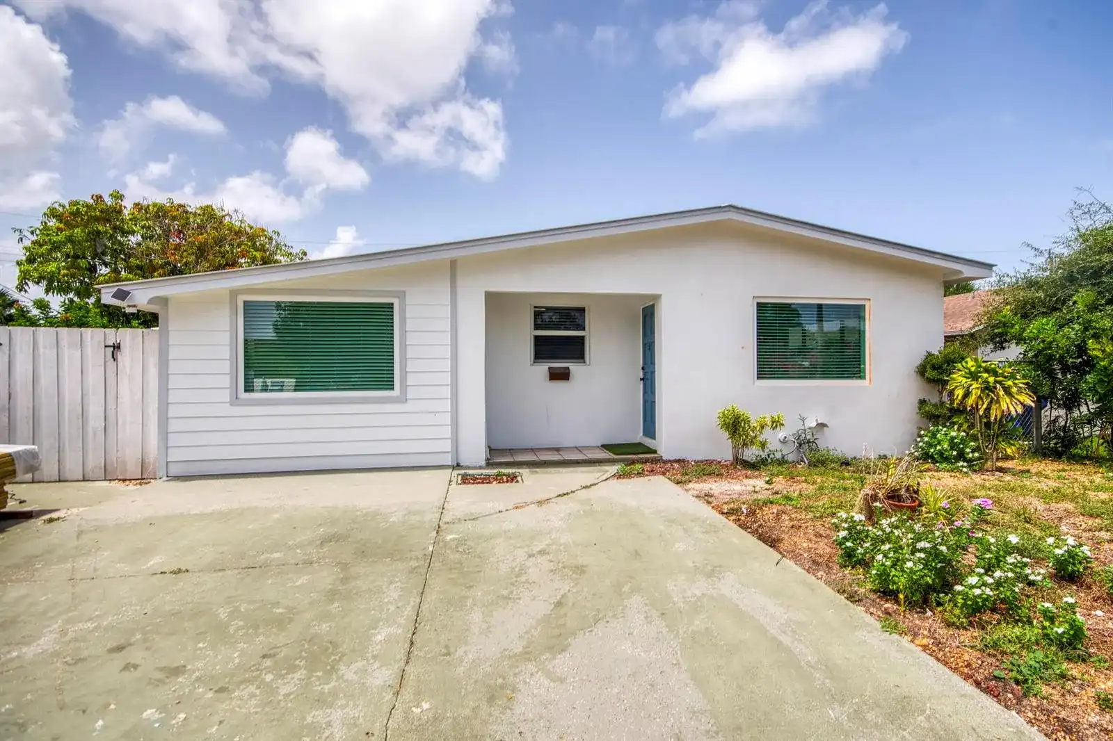 950 W 36th Street, Riviera Beach FL 33404