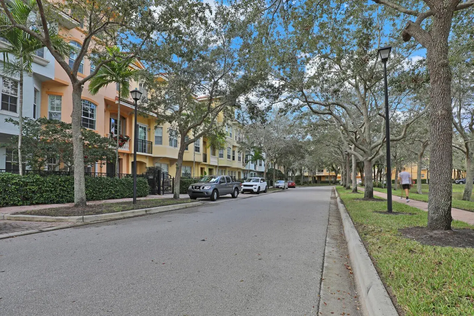 2425 San Pietro Circle, Palm Beach Gardens FL 33410 photo 2