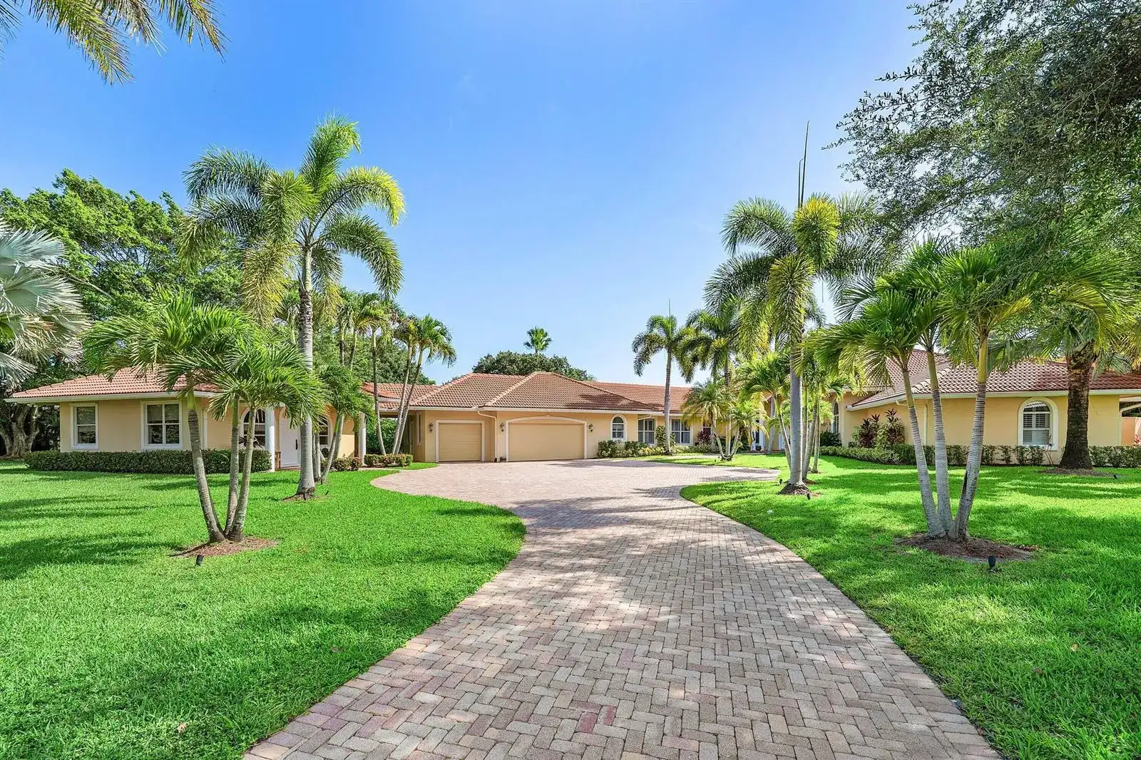 221 THORNTON Drive, Palm Beach Gardens FL 33418