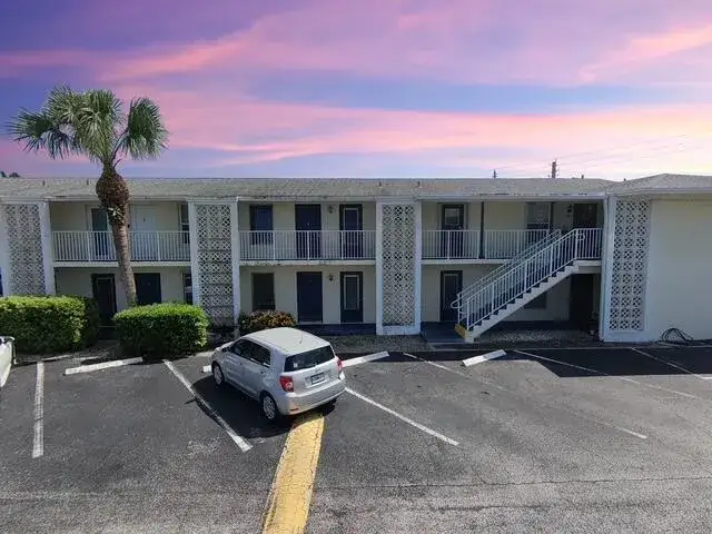 809 HUMMINGBIRD Way # 7C, North Palm Beach FL 33408
