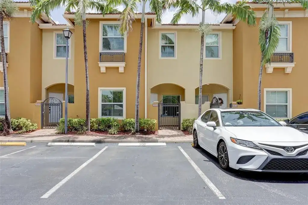 2851 W PROSPECT Road # 1308, Tamarac FL 33309 photo 2