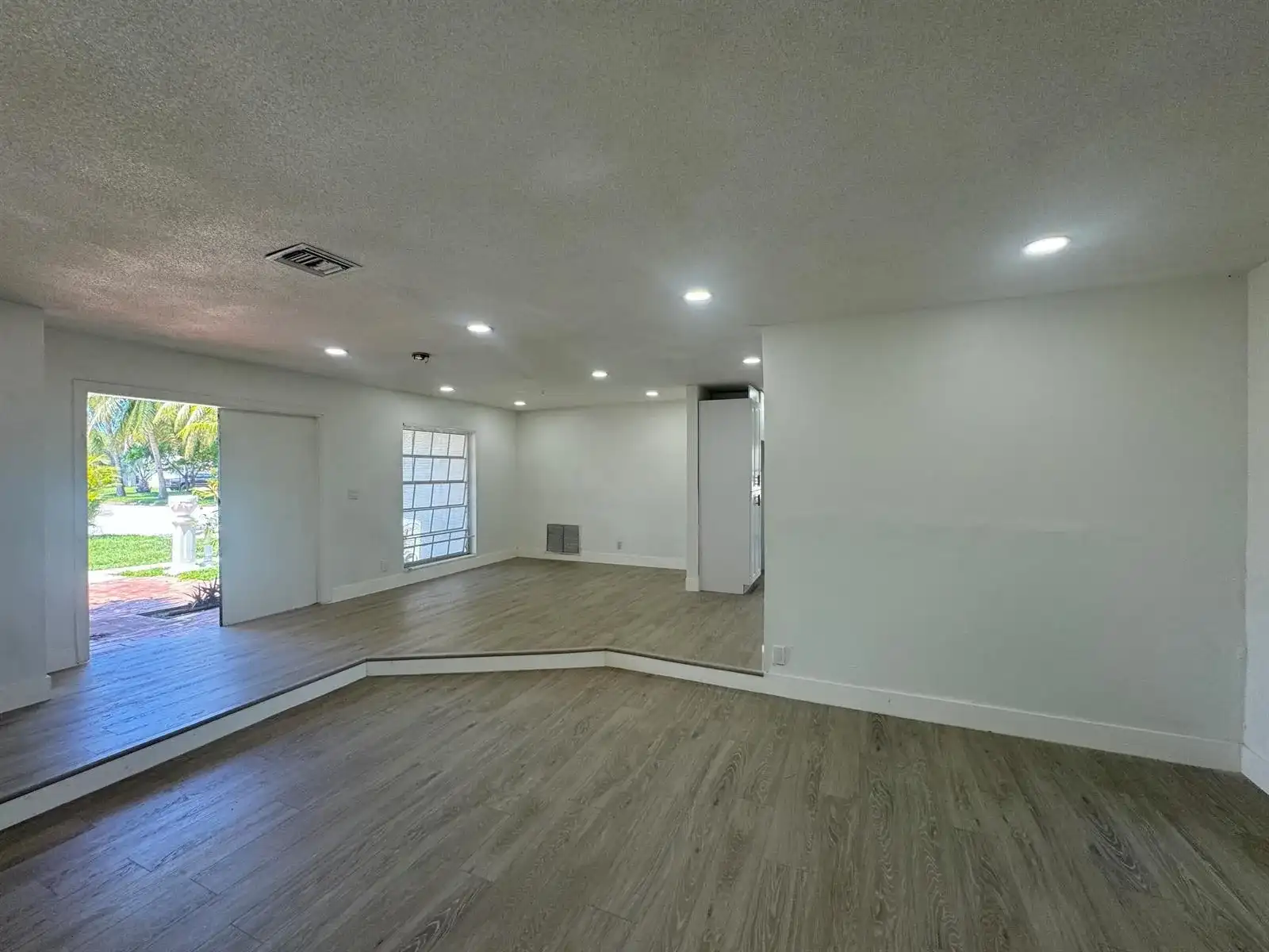 6260 SW 6TH Street, Margate FL 33068