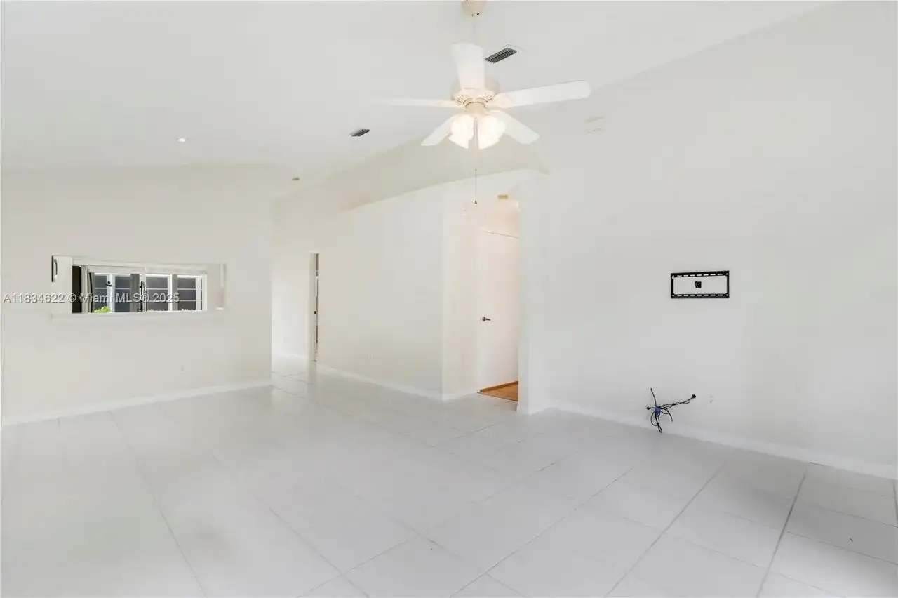 653 NW SAN REMO Circle, Port St. Lucie FL 34986 photo 2
