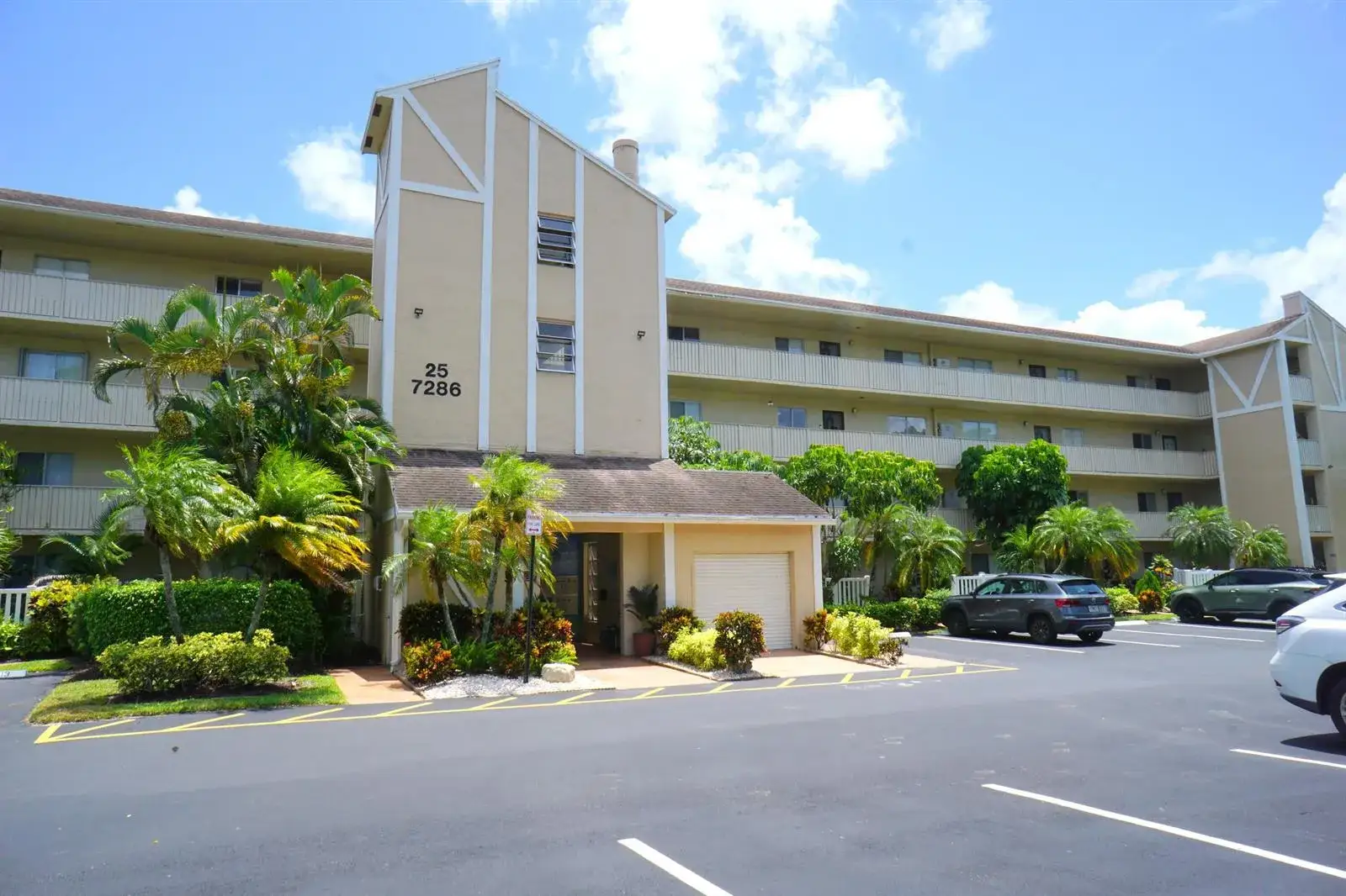 7286 HUNTINGTON Lane # 306, Delray Beach FL 33446