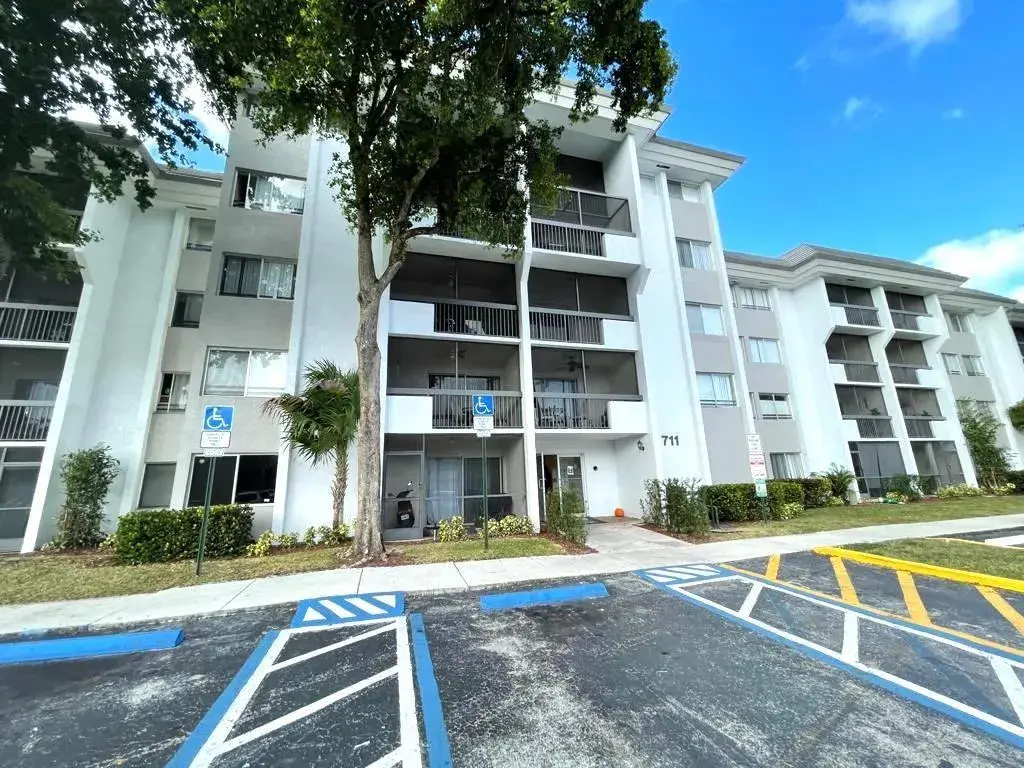 711 N PINE ISLAND Road # 305, Plantation FL 33324