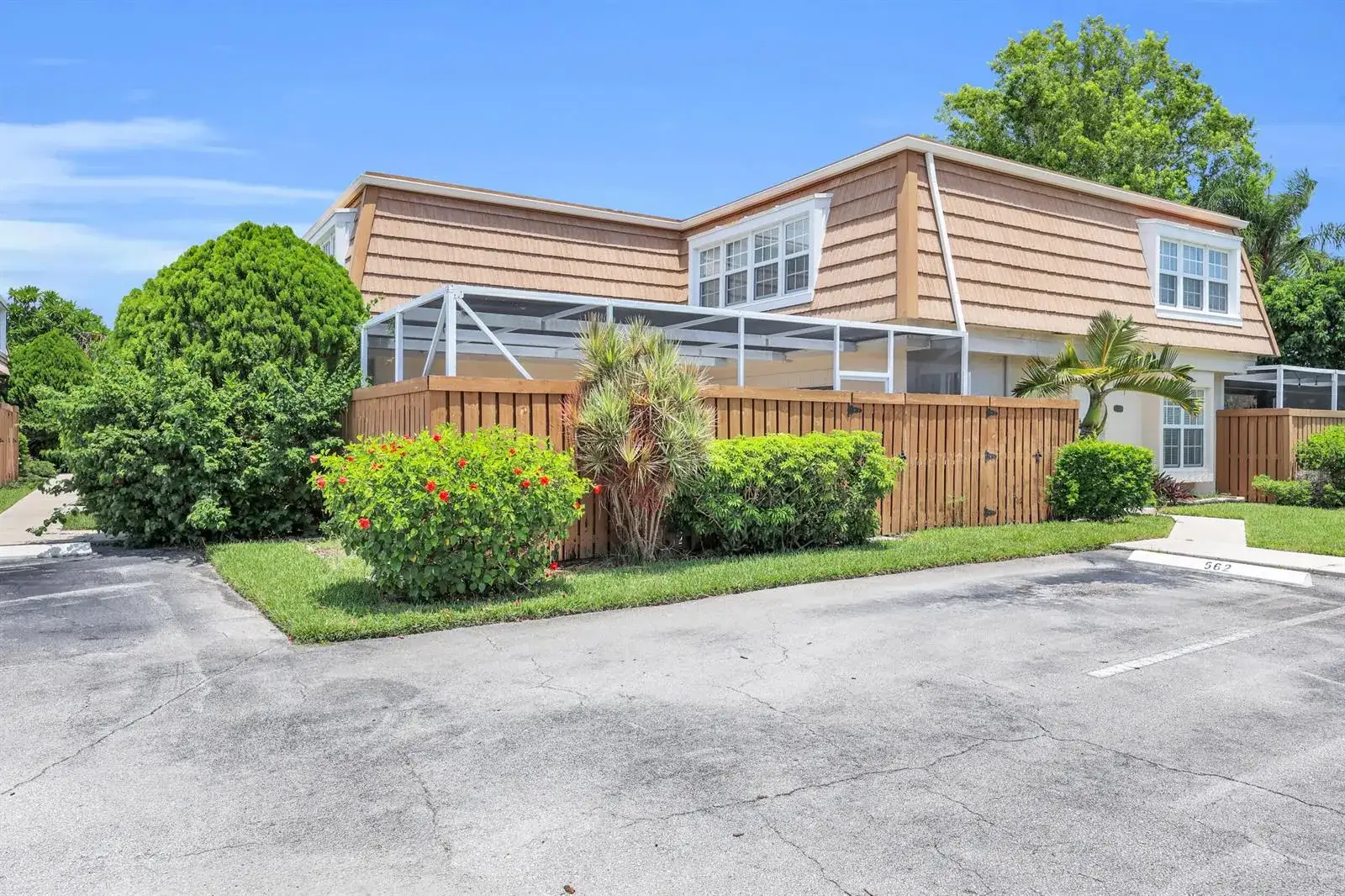 11557 WINCHESTER Drive, Palm Beach Gardens FL 33410 photo 3