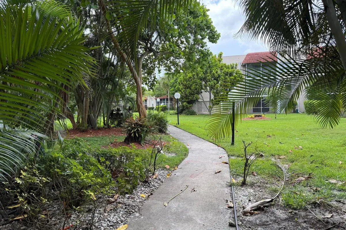 3511 Inverrary Drive # 208, Lauderhill FL 33319