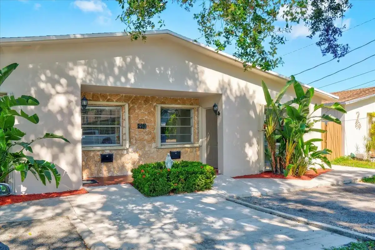 913 ORANGE Isle # 2, Fort Lauderdale FL 33315
