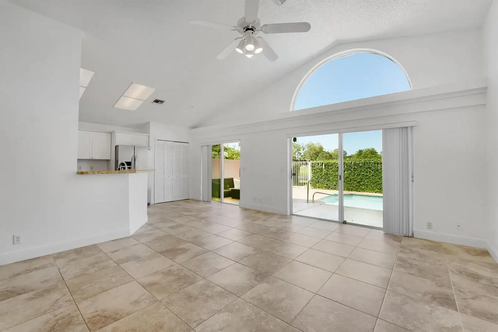 4355 LEICESTER Court, West Palm Beach FL 33409 photo 5