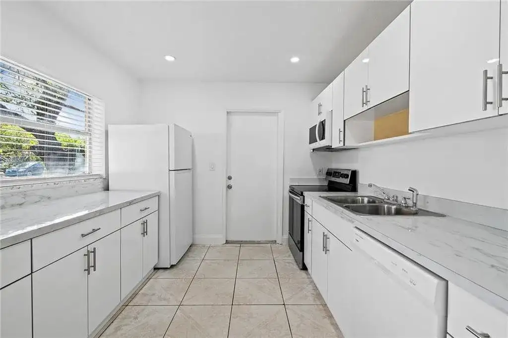 583 NW 17th Place, Fort Lauderdale FL 33311 photo 3