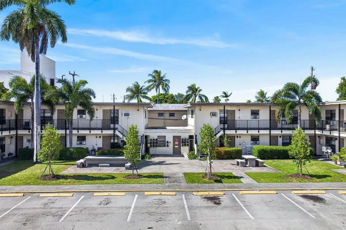 2275 NE 12TH Street, Pompano Beach FL 33062