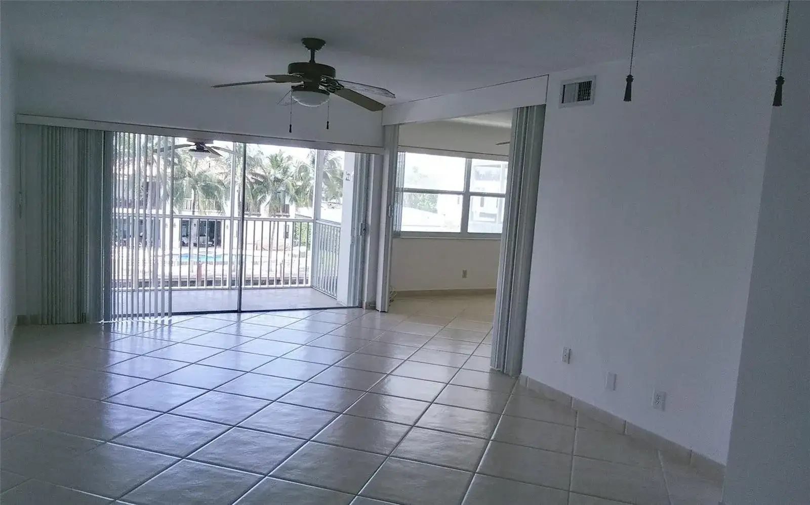 465 Paradise Isle Boulevard # 307, Hallandale Beach FL 33009 photo 4
