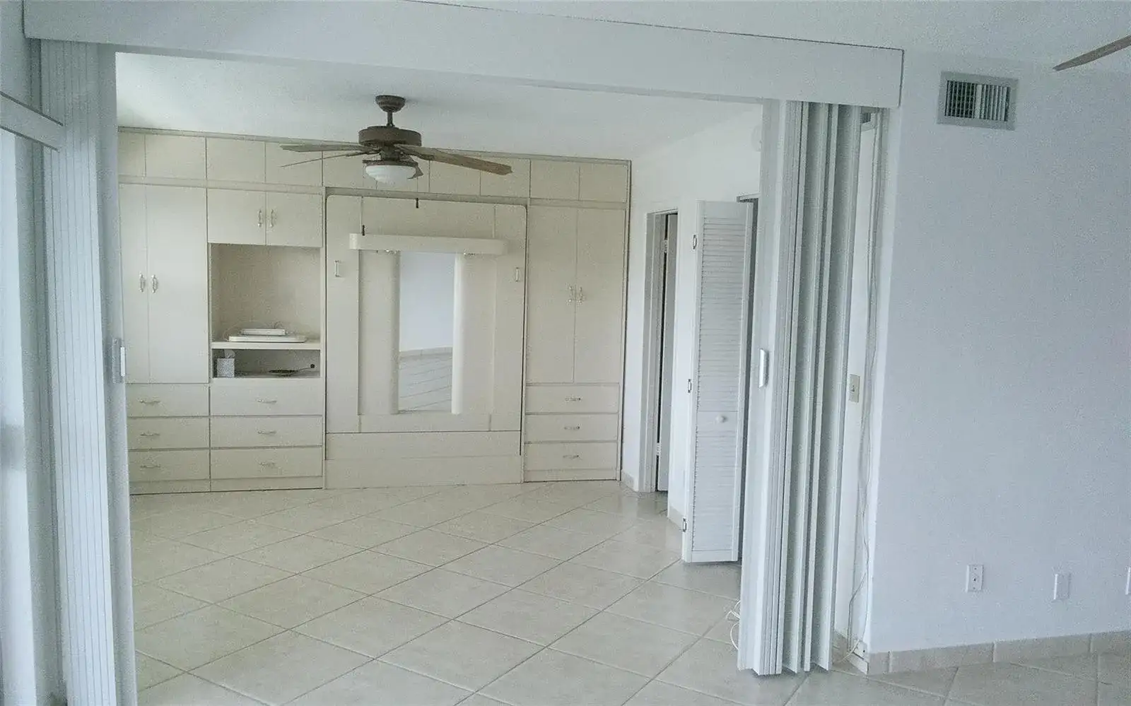 465 Paradise Isle Boulevard # 307, Hallandale Beach FL 33009 photo 5