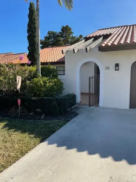 10 COLUMBIA Court, Deerfield Beach FL 33442 photo 2