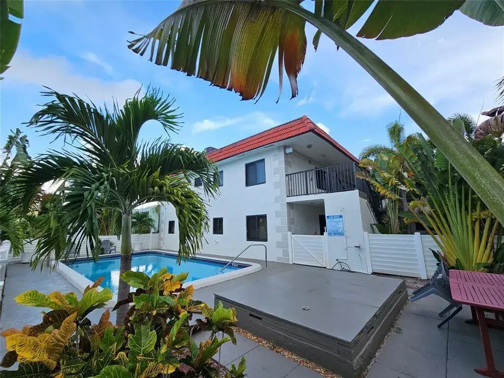 2201 NE 36th Street # 208, Lighthouse Point FL 33064