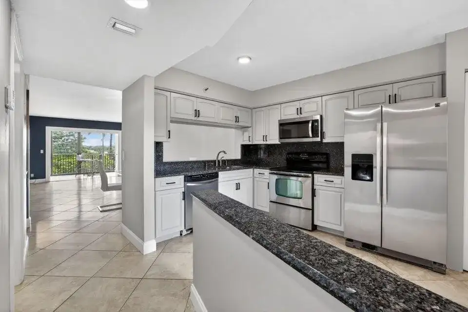 2206 S Cypress Bend Drive # 401, Pompano Beach FL 33069 photo 4