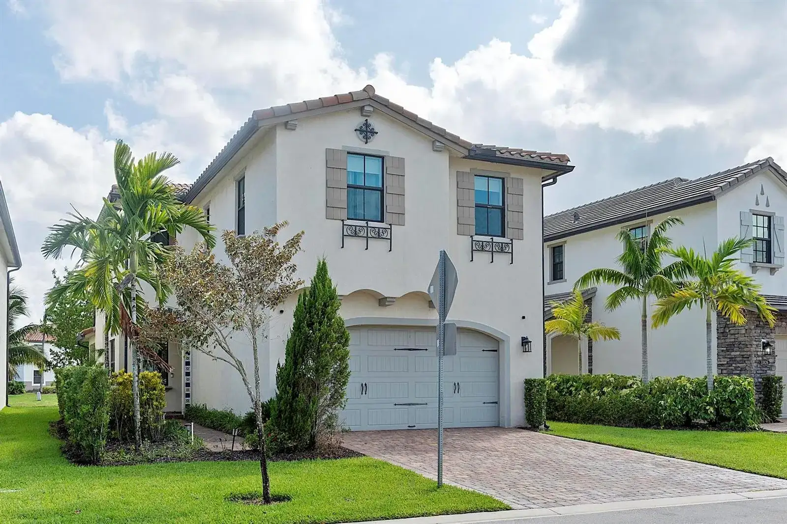 11824 SW 13th Court, Pembroke Pines FL 33025 photo 2