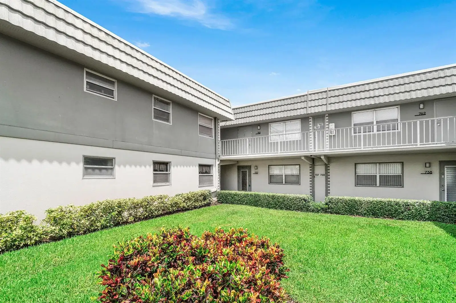 737 FLANDERS P Drive, Delray Beach FL 33484 photo 2