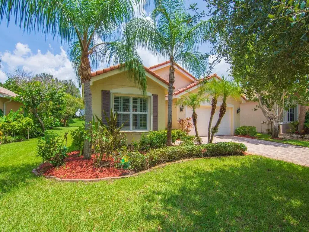 1975 Grey Falcon Circle SW, Vero Beach FL 32962