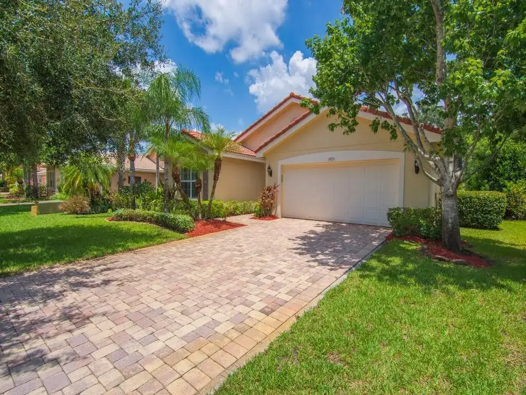 1975 Grey Falcon Circle SW, Vero Beach FL 32962 photo 2