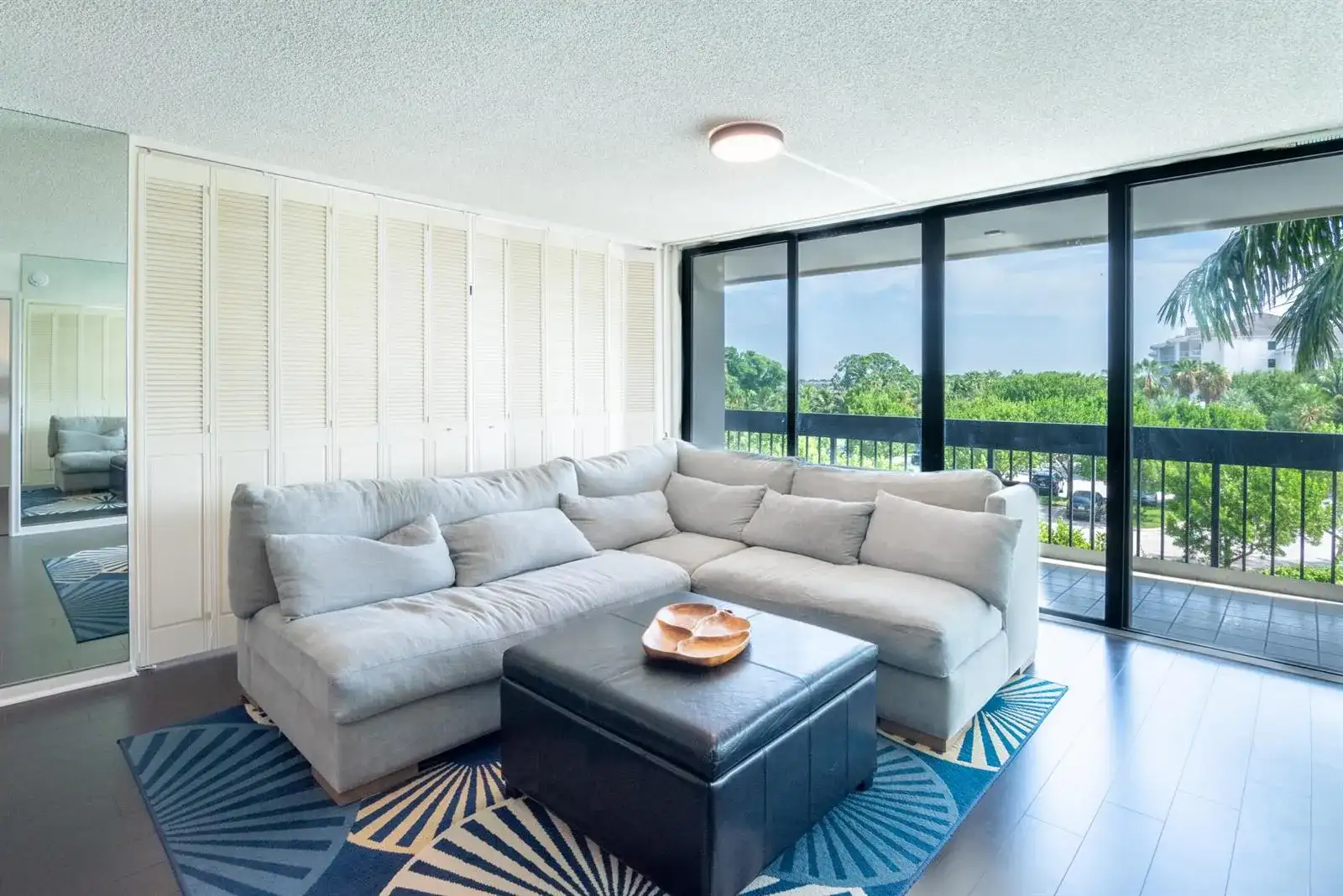2400 PRESIDENTIAL Way # 302, West Palm Beach FL 33401 photo 2