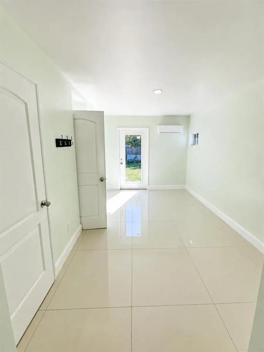 618 49TH Street, West Palm Beach FL 33407 photo 3