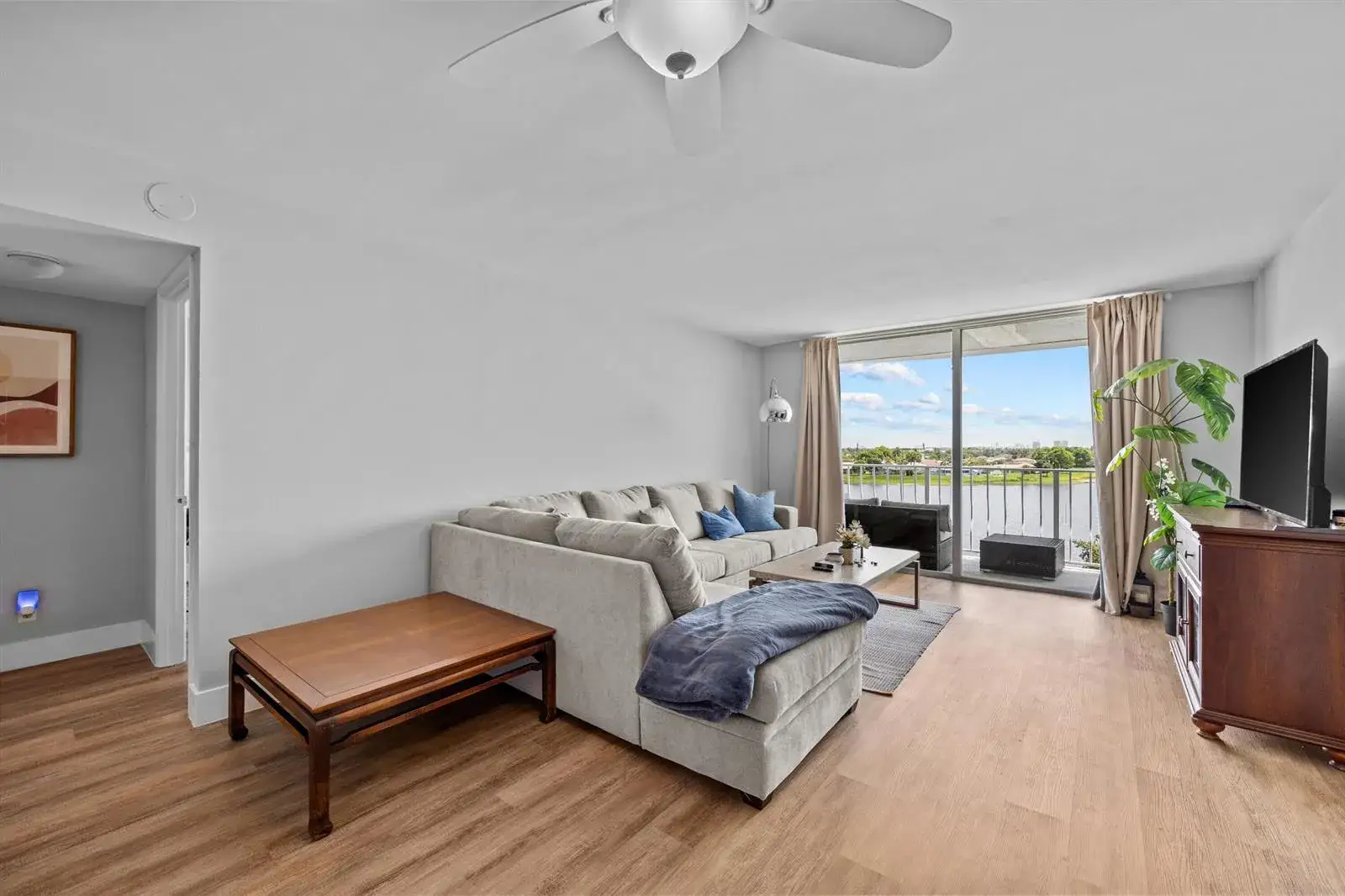 470 Executive Center Drive # 5b, West Palm Beach FL 33401