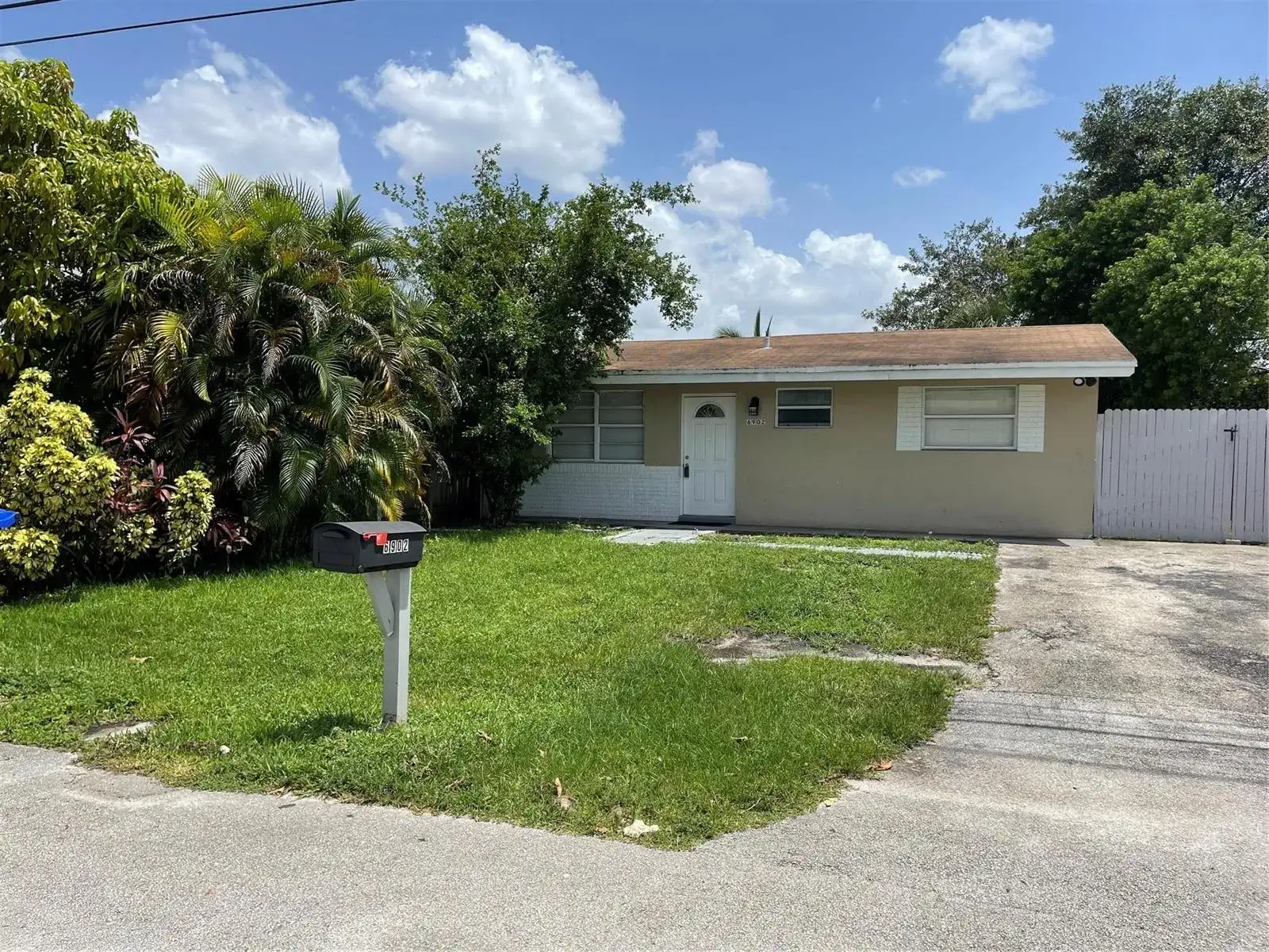 6902 SW 15th Street, North Lauderdale FL 33068 photo 3