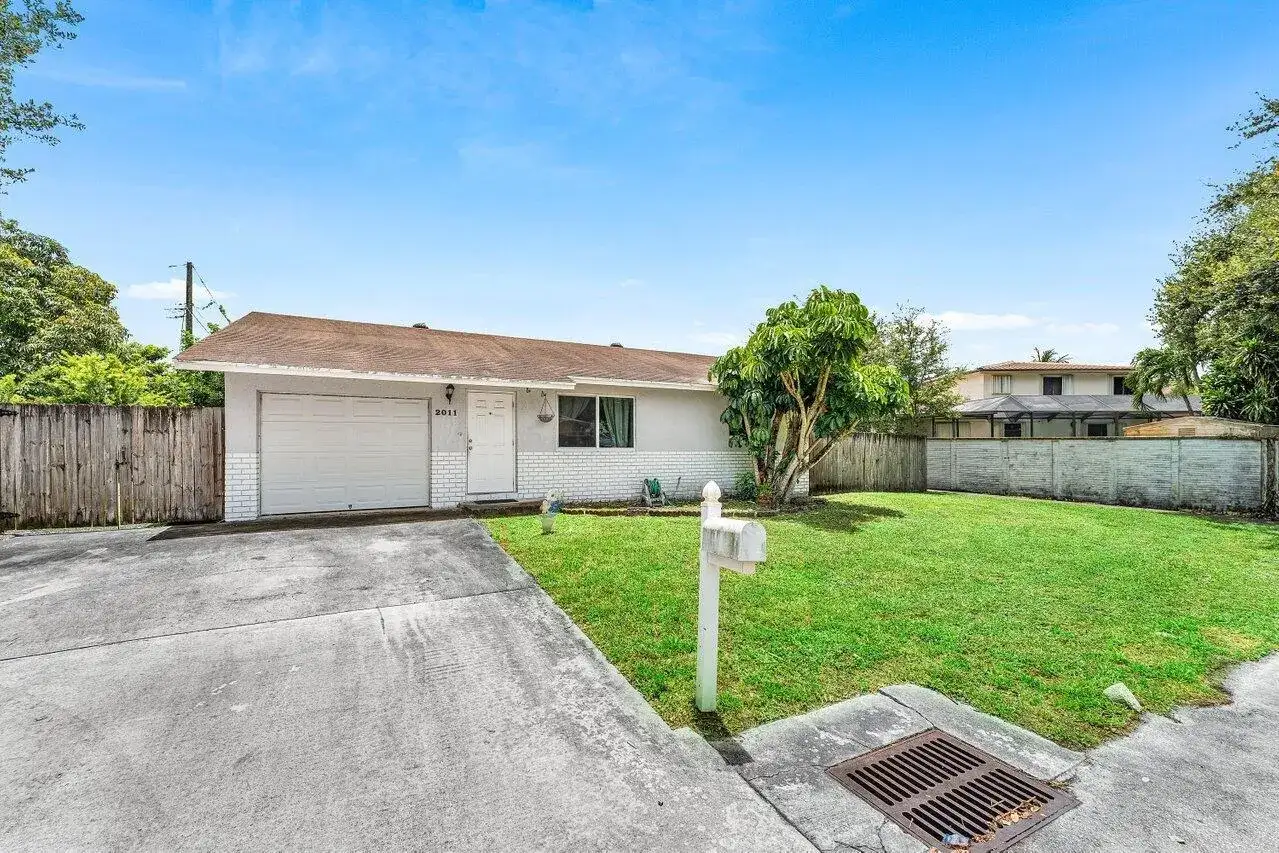2011 SW 99TH Terrace, Miramar FL 33025 photo 2