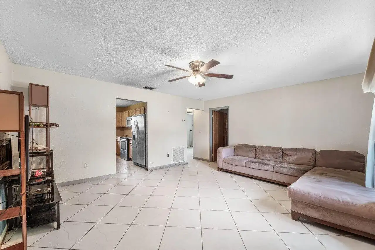 2011 SW 99TH Terrace, Miramar FL 33025 photo 3
