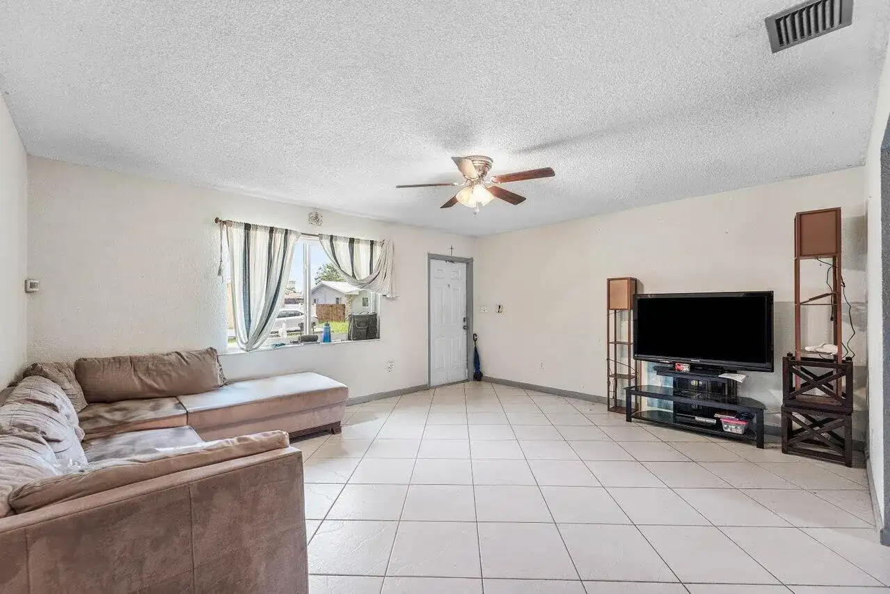 2011 SW 99TH Terrace, Miramar FL 33025 photo 5