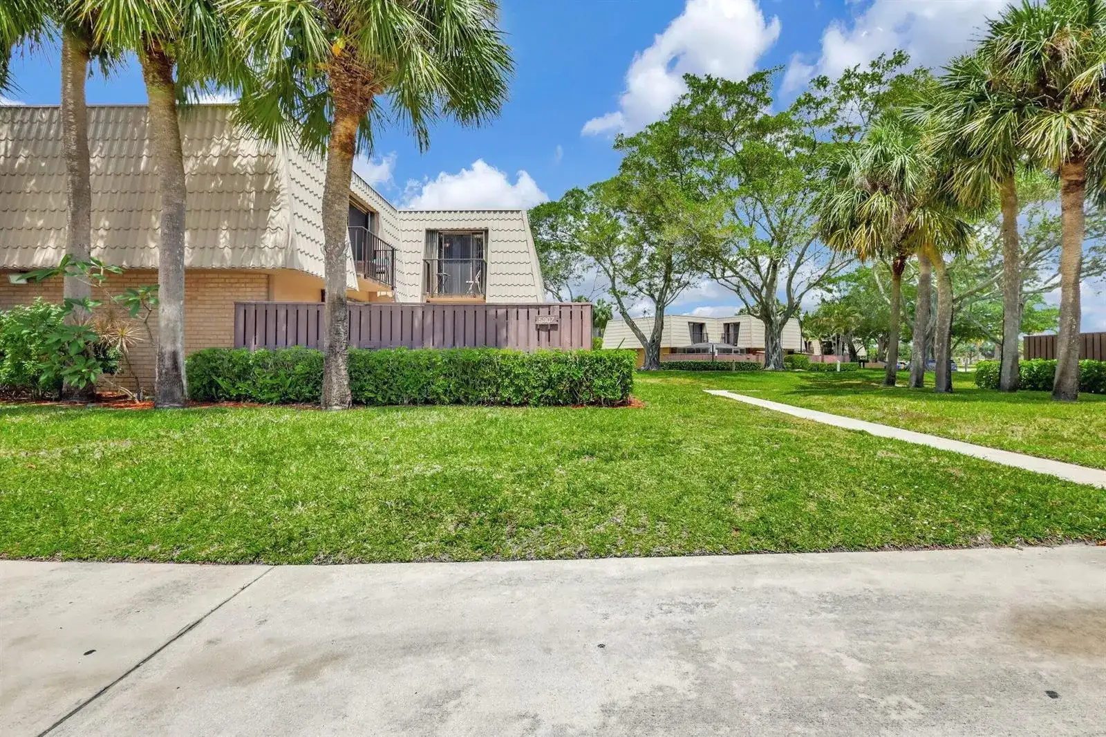 5907 59TH Way, West Palm Beach FL 33409 photo 3