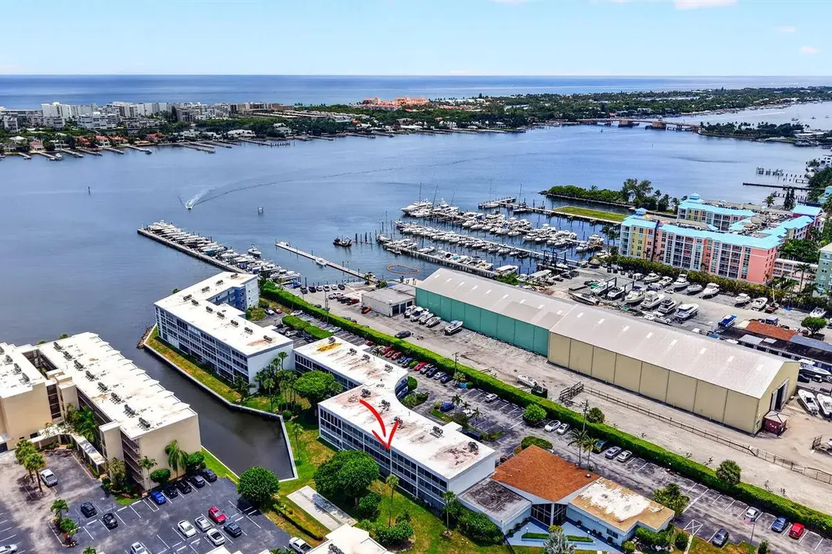 200 Waterway Drive S, Lantana FL 33462