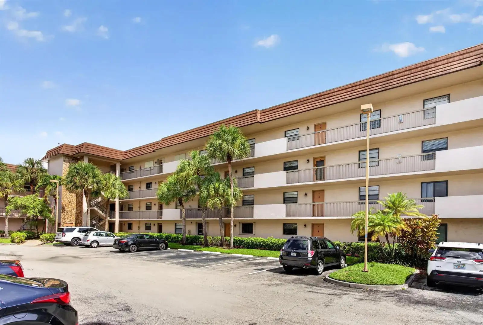4975 E Sabal Palm Boulevard Apt 309, Tamarac FL 33319 photo 2