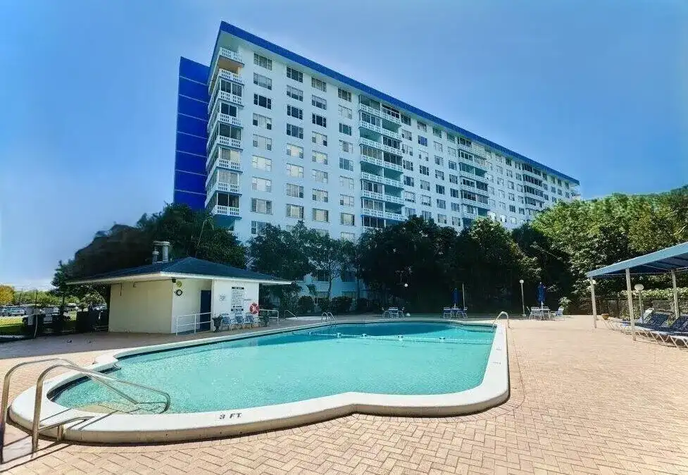 4001 HILLCREST Drive # 705, Hollywood FL 33021