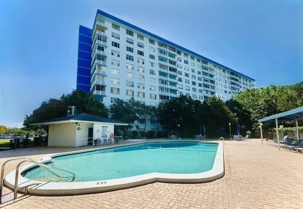 4001 HILLCREST Drive # 705, Hollywood FL 33021