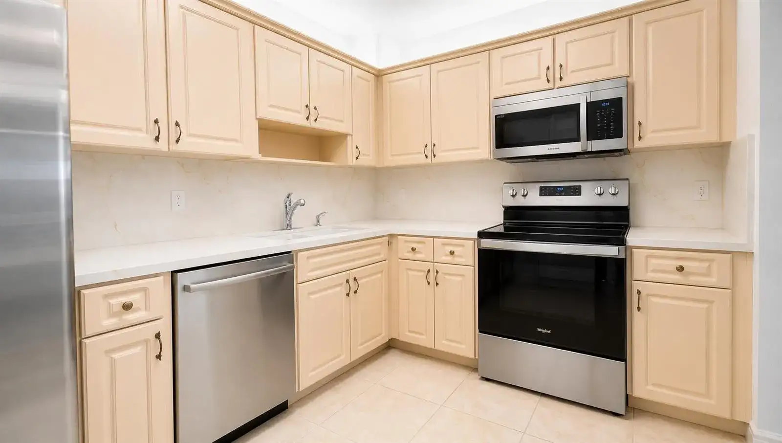 4001 HILLCREST Drive # 705, Hollywood FL 33021 photo 2